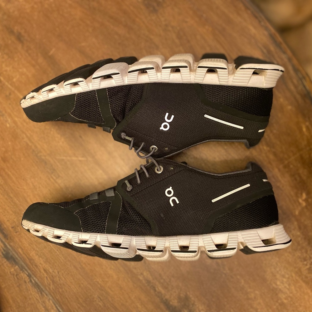 SOLD Womens Oncloud Shoes